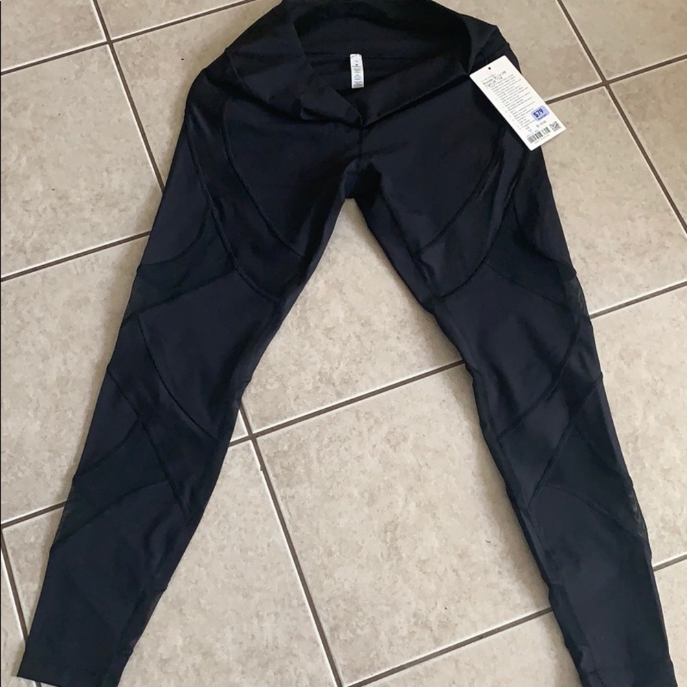 Brand new NEVER WORN wonder under Lulu’s